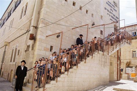 About Us : Reb Meir Baal Haness/Kollel Shomrei .